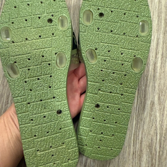 “Dior” slides - Picture 5 of 5